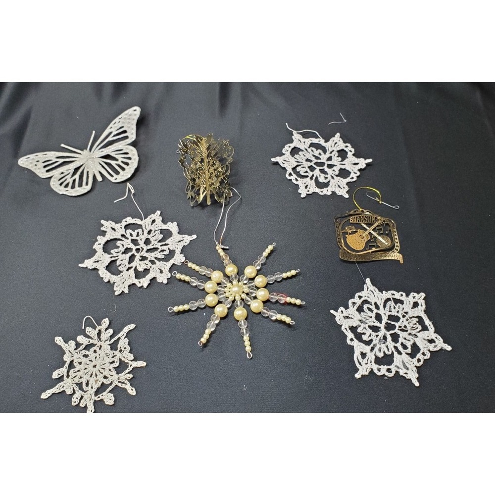 Lot of 8 Christmas ornaments 4 Crocheted, 2 Metal, 1 plastic, 1 beaded.